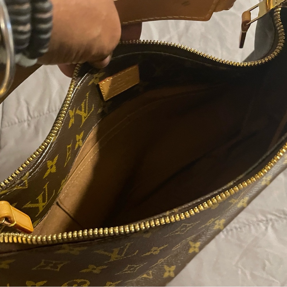 Louis Vuitton handbag gently used. Not sure authentic was a gift 2 years ago.